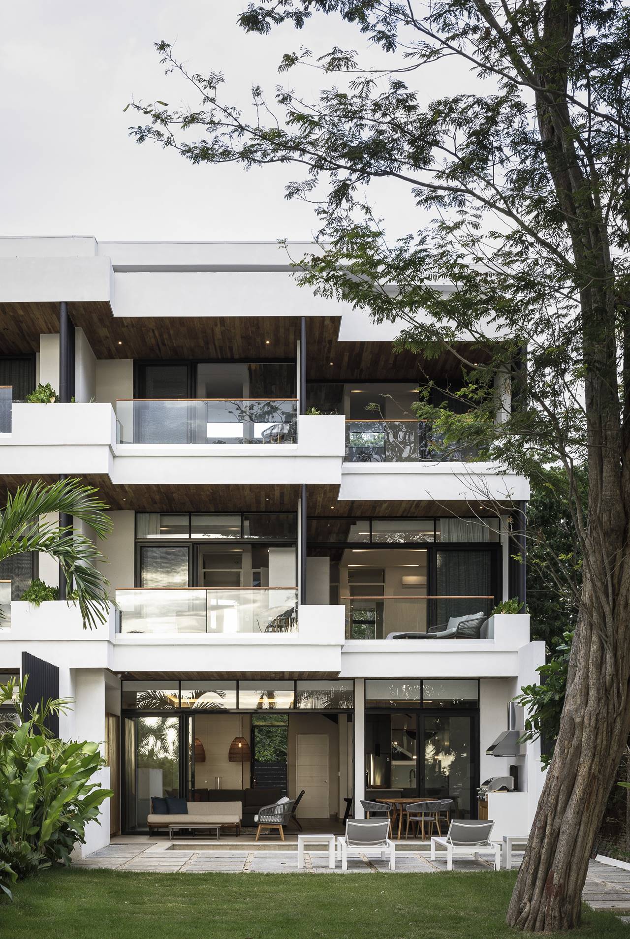 DOS CASAS BEACHFRONT CONDOMINIUM — LSD – LABORATORY SUSTAINING DESIGN