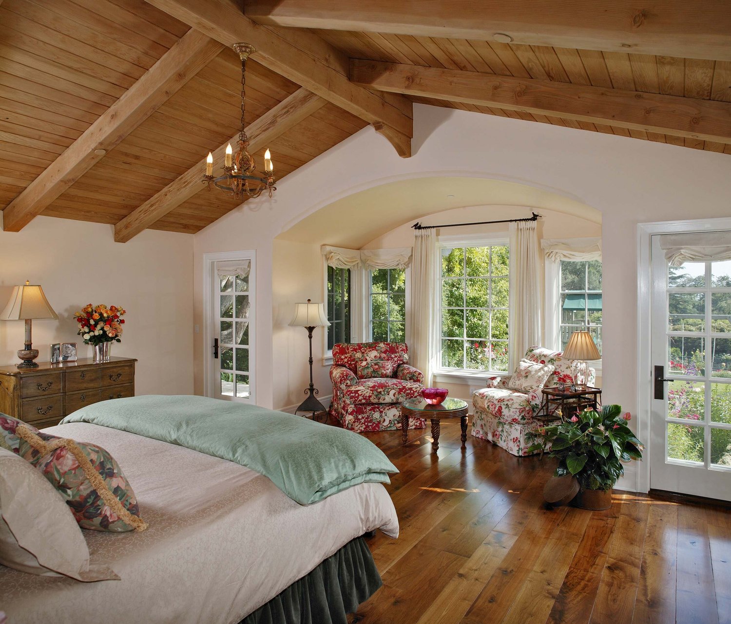 Glen Oaks Cottage: Rustic Elegance and Intimate Design by Architect Tom Meaney in Santa Barbara — Tom Meaney | Architect