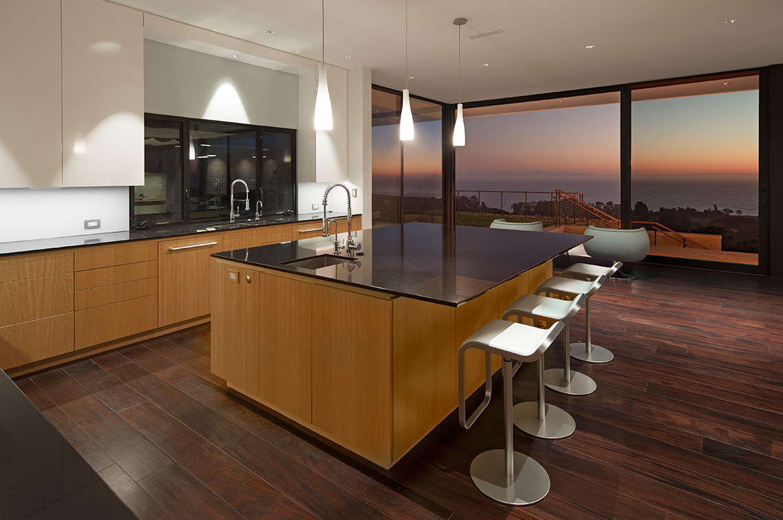Hilltop Contemporary — Leonard Unander Associates