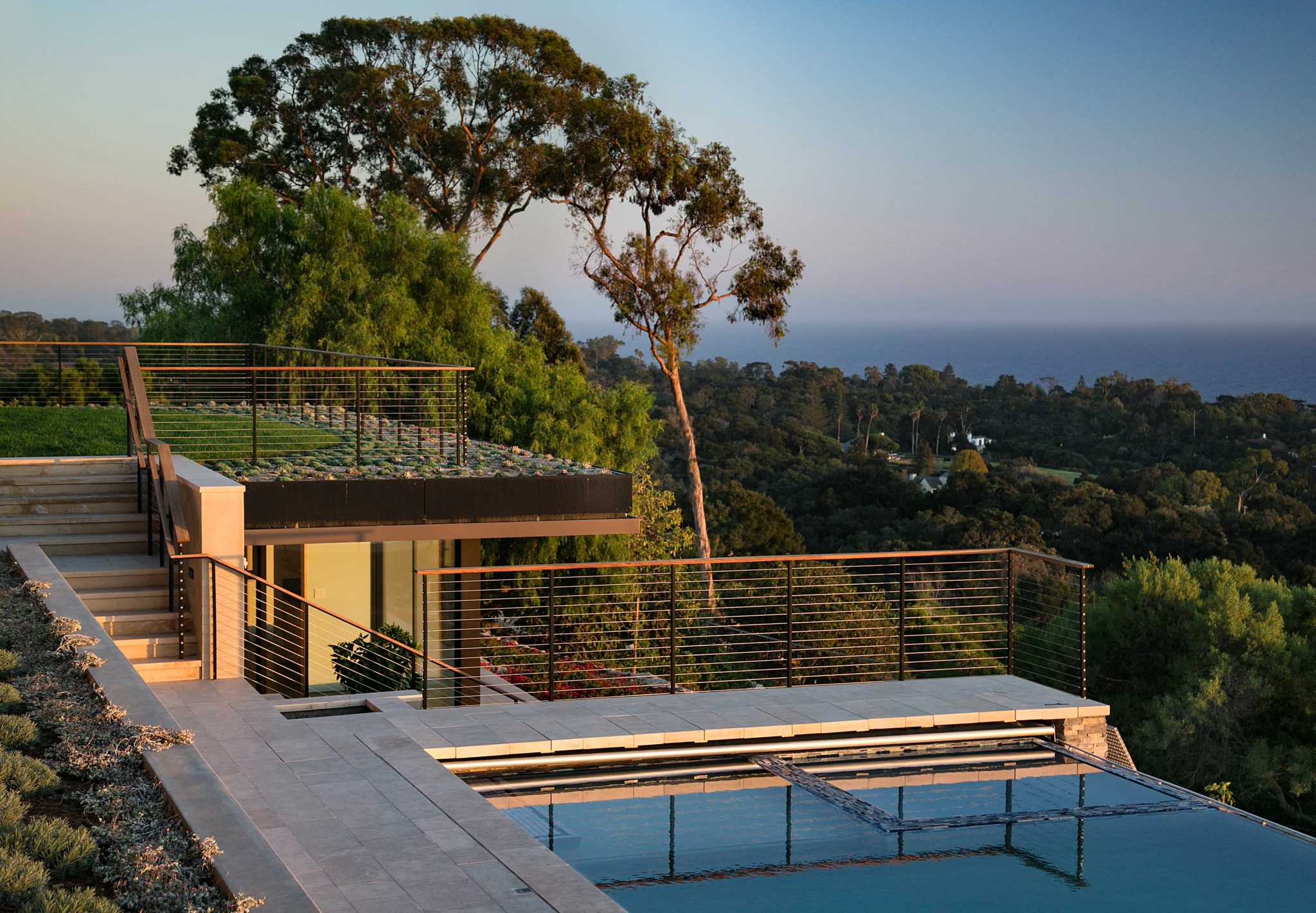 Hilltop Contemporary — Leonard Unander Associates