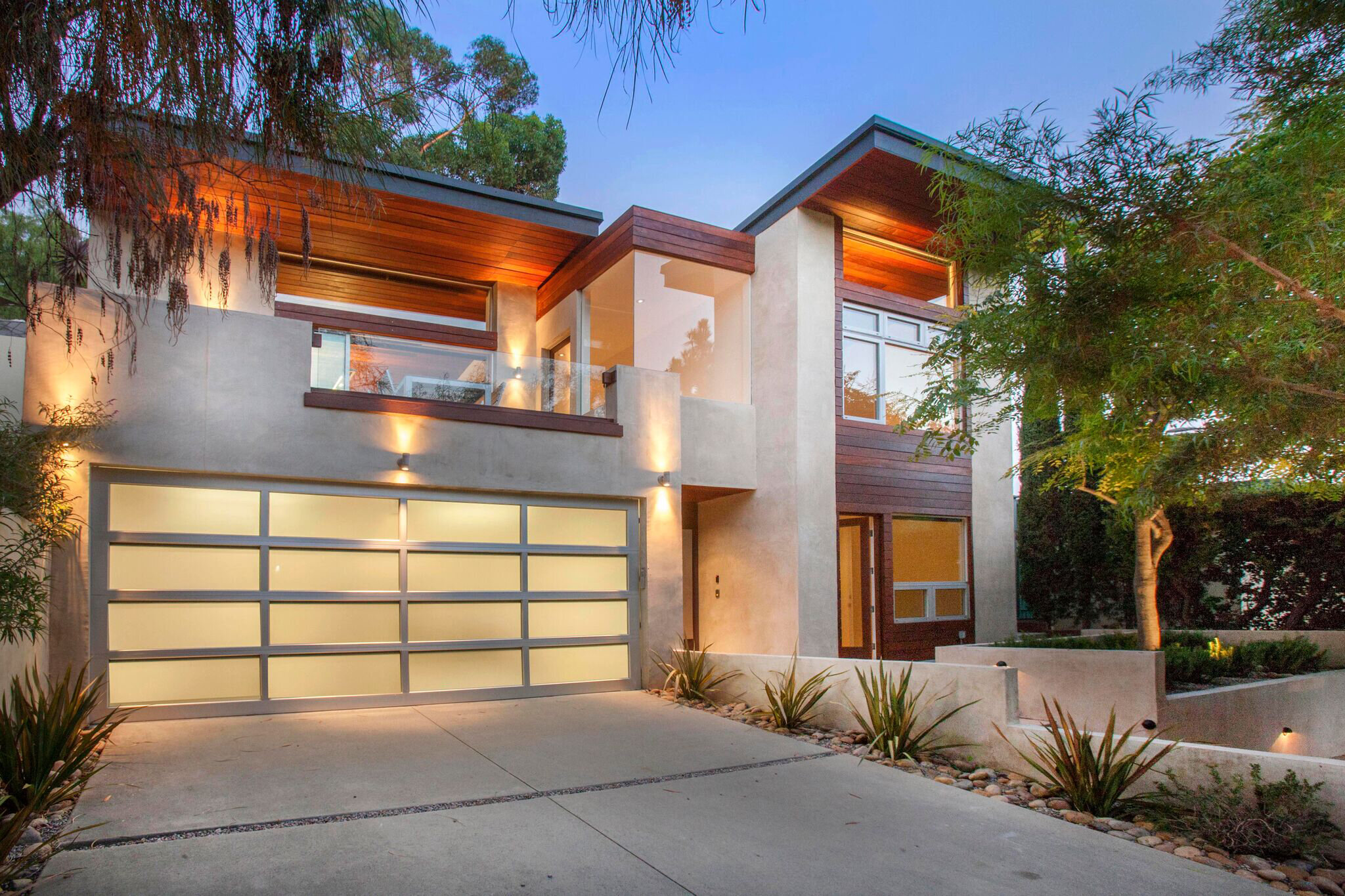 Jackdaw Mid-Century Modern — Nakhshab Development Design