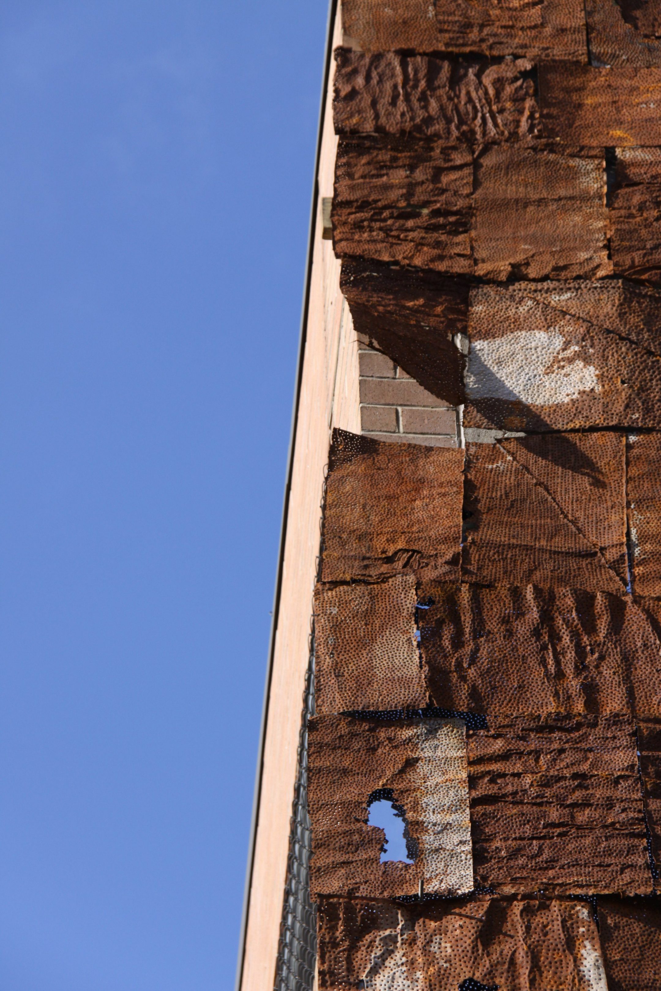 El Anatsui’s Broken Bridge II — Olson Kundig