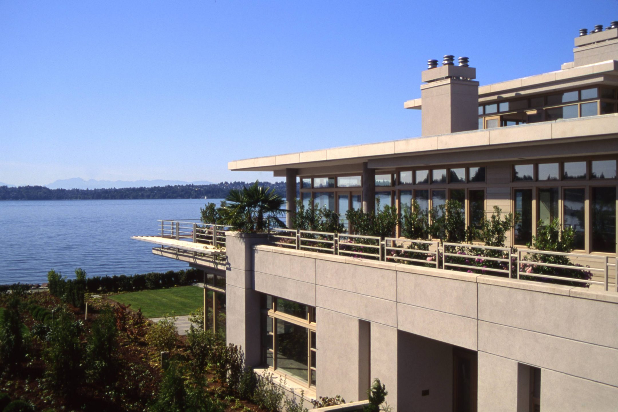 Carillon Point Condominium Building — Olson Kundig