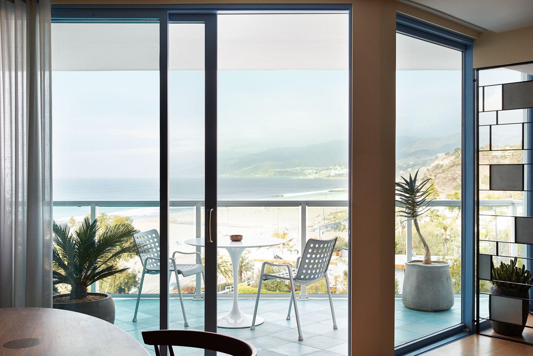 Santa Monica Apartment — Commune Design