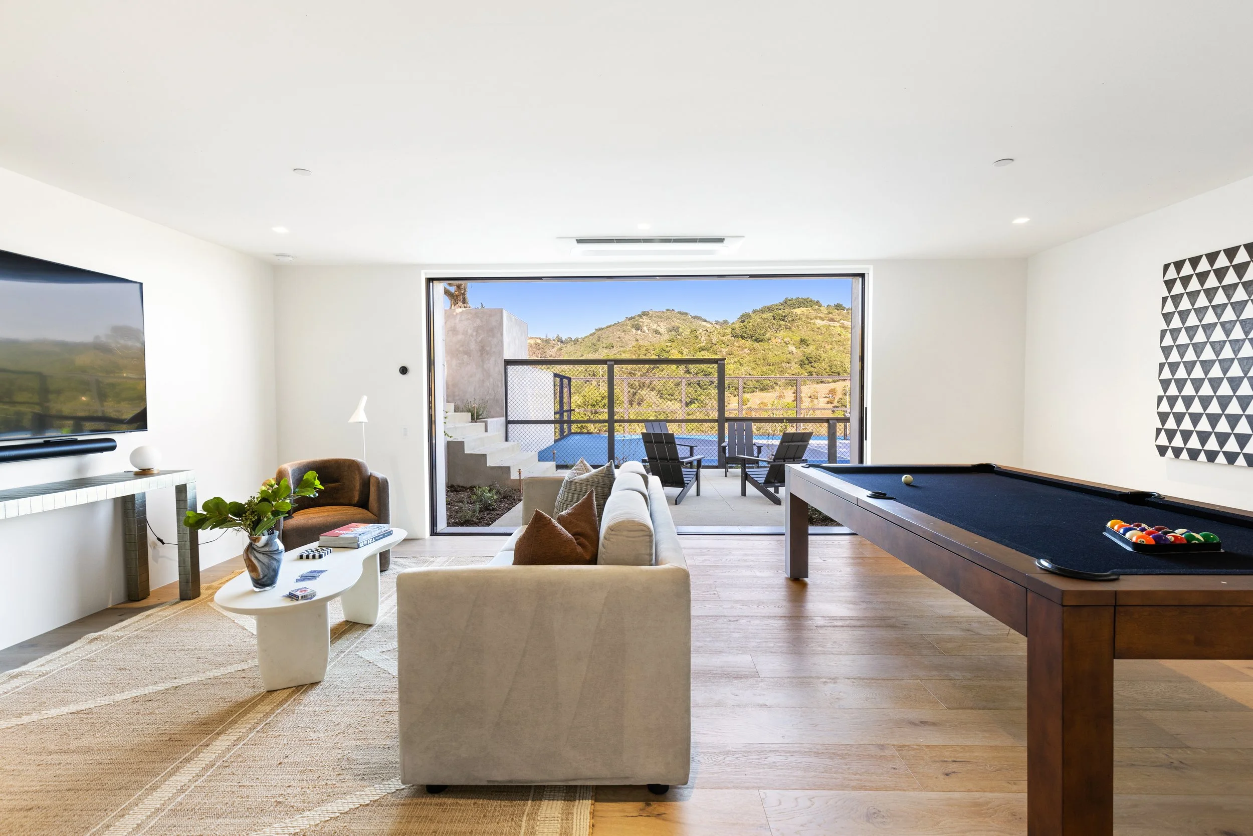 EAST VALLEY RD — Becker Studios