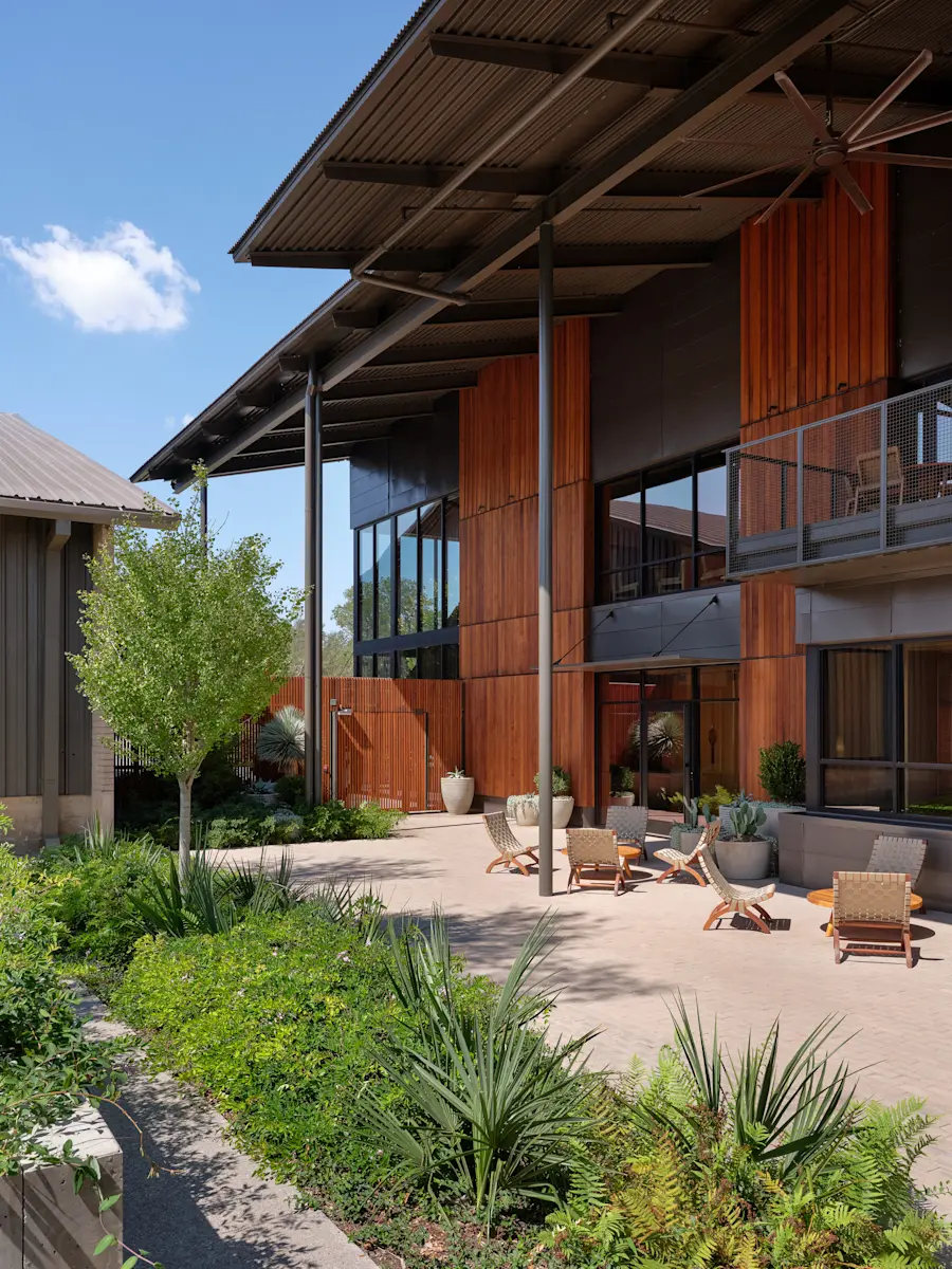 Banner House — Commune Design