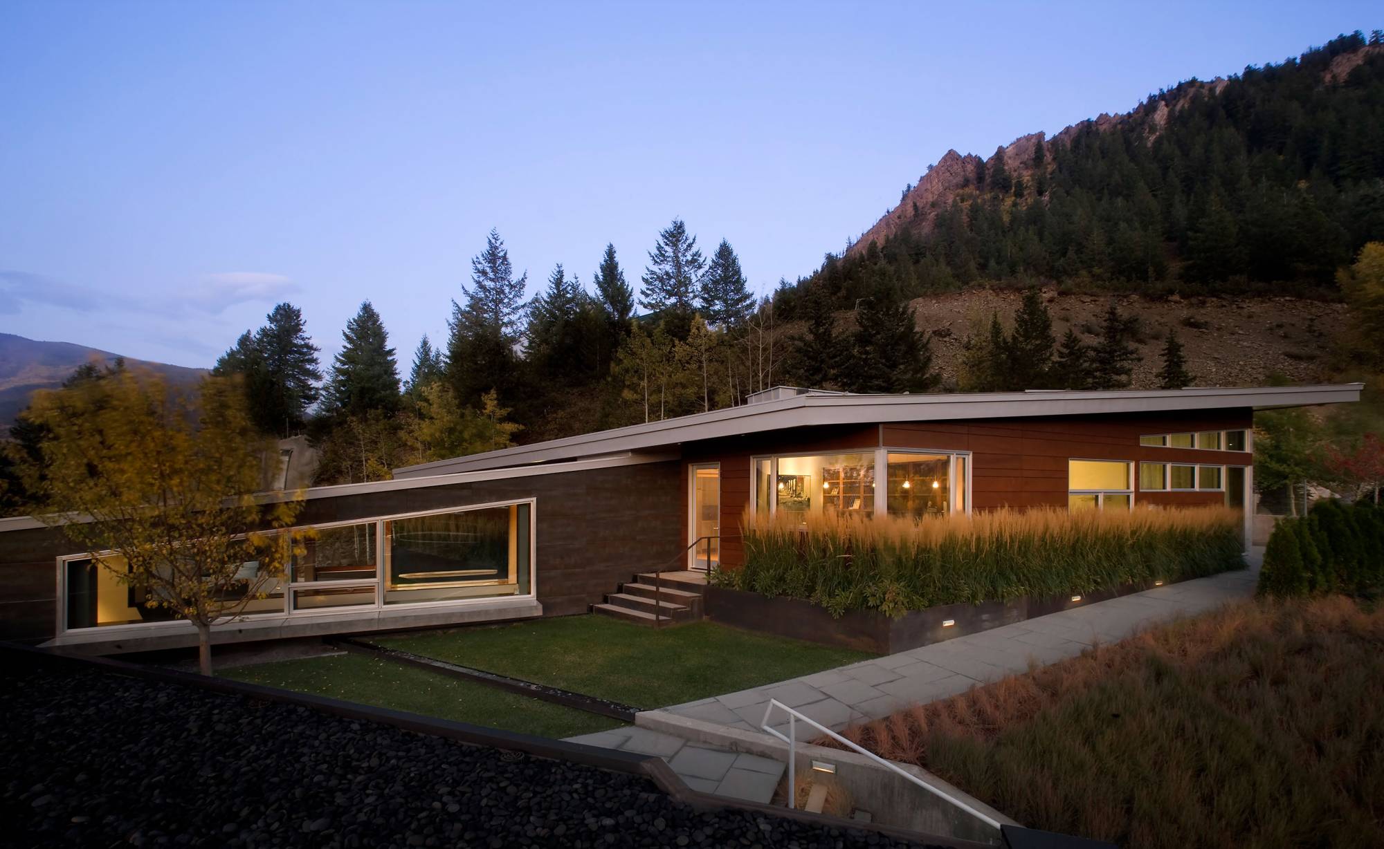 Edge House — Studio B 