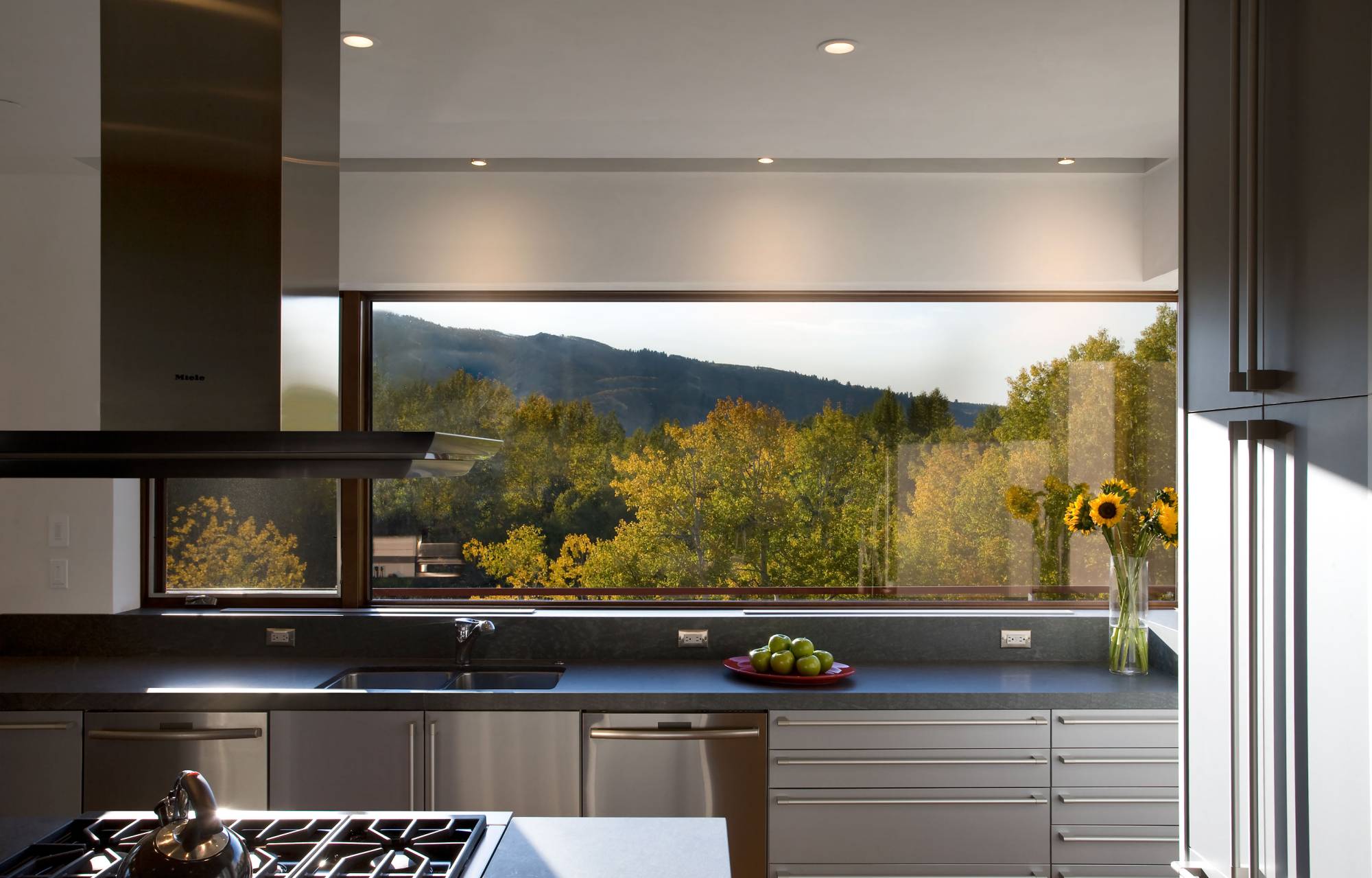Edge House — Studio B 