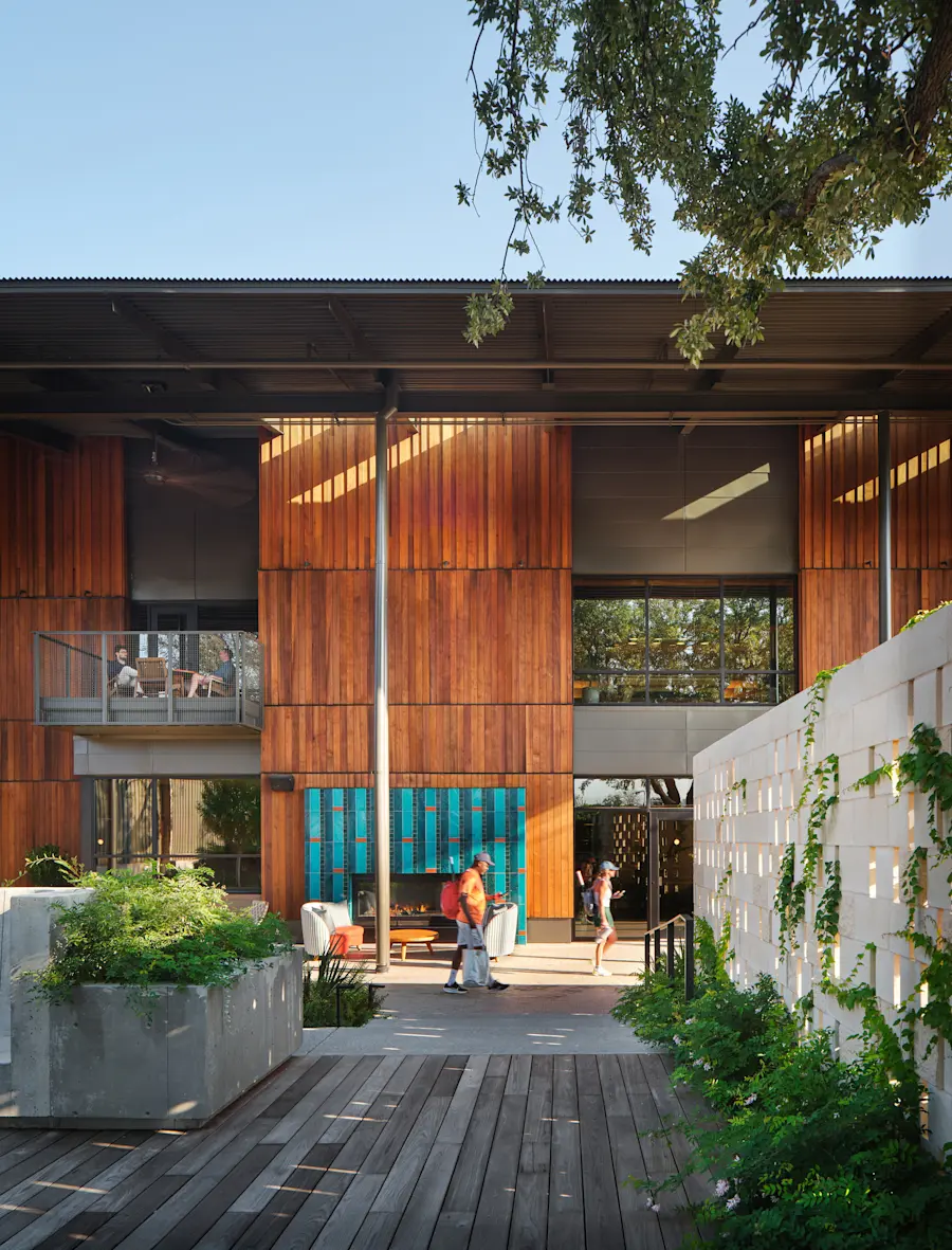 Banner House — Commune Design