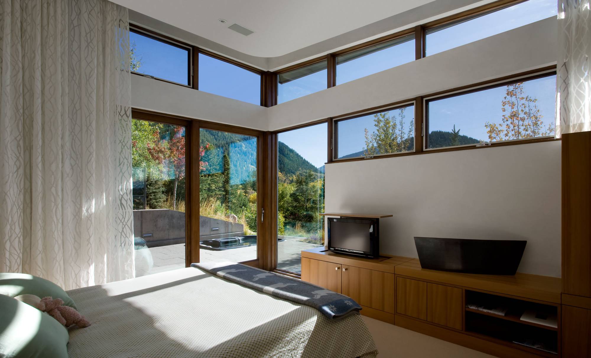 Edge House — Studio B 