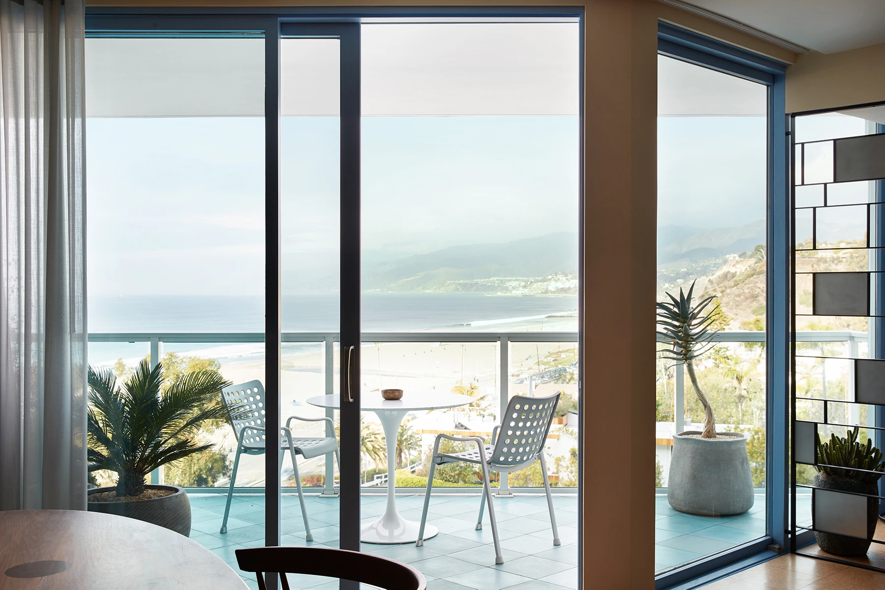 Santa Monica Apartment — Commune Design