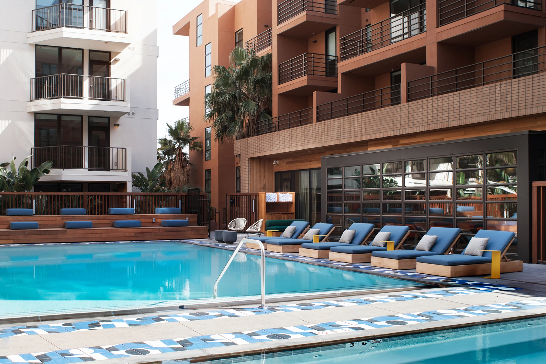 El Centro — Commune Design