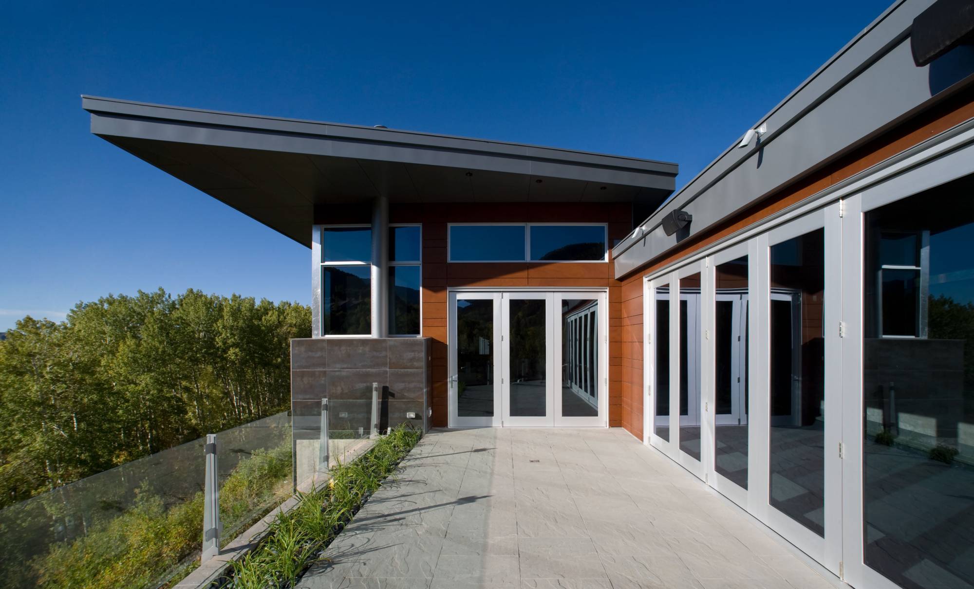 Edge House — Studio B 