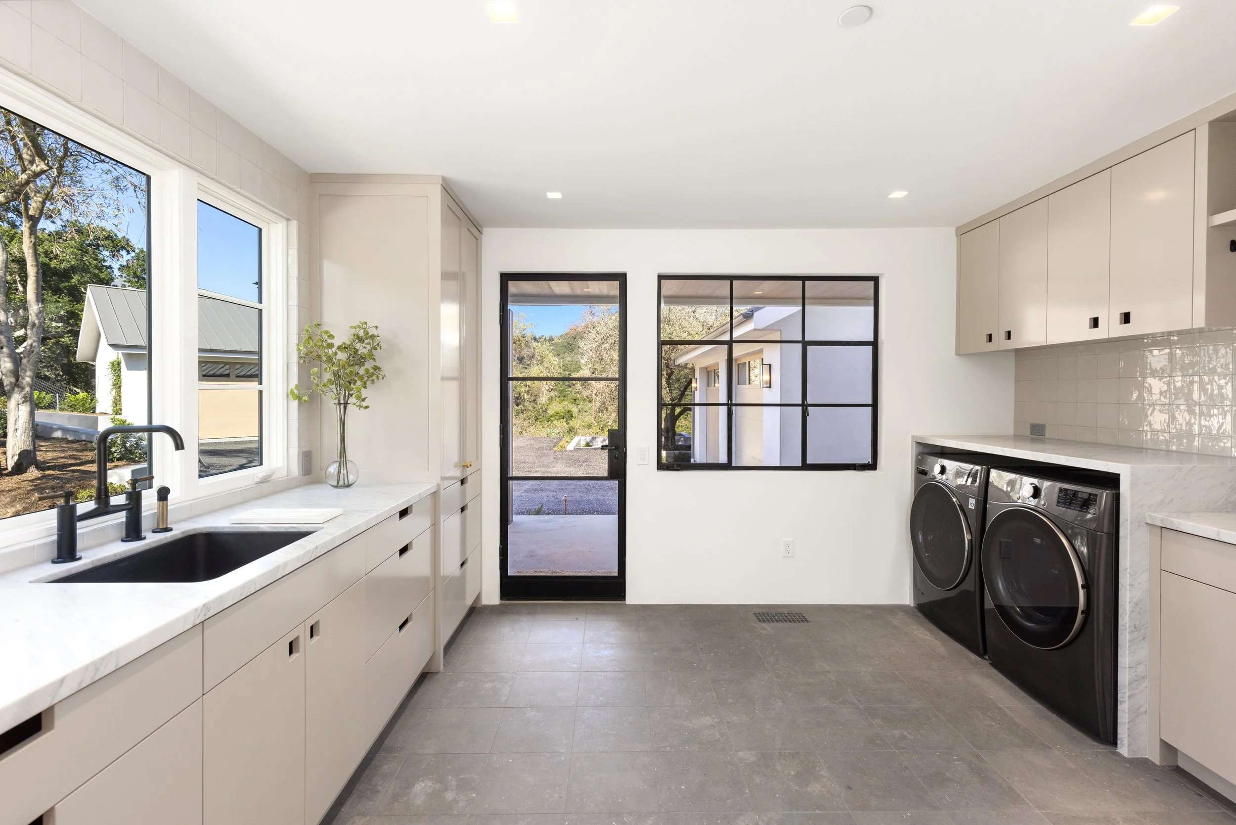 EAST VALLEY RD — Becker Studios