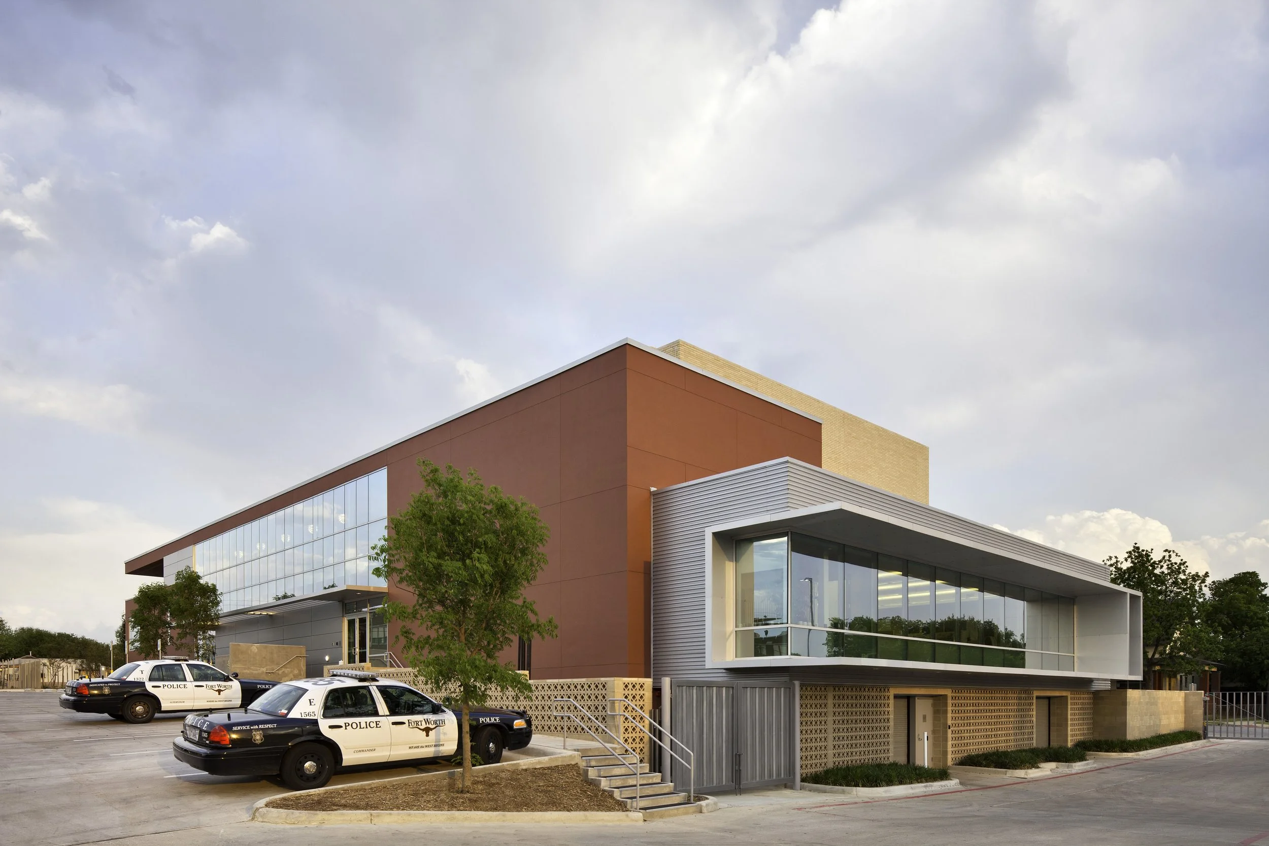 POLYTECHNIC HEIGHTS NEIGHBORHOOD POLICE CENTER — Roth Sheppard Architects