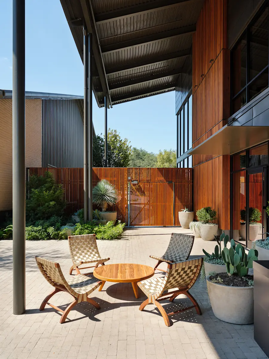 Banner House — Commune Design