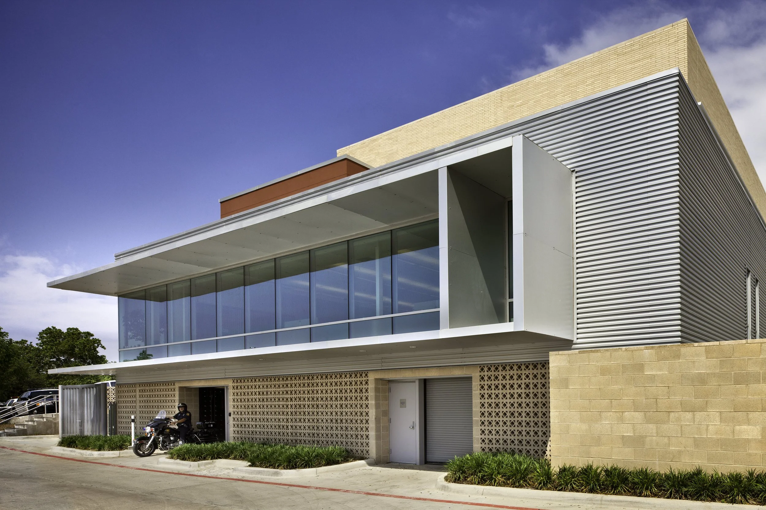 POLYTECHNIC HEIGHTS NEIGHBORHOOD POLICE CENTER — Roth Sheppard Architects