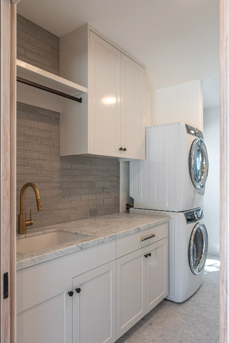 CONTEMPORARY COTTAGE — Becker Studios