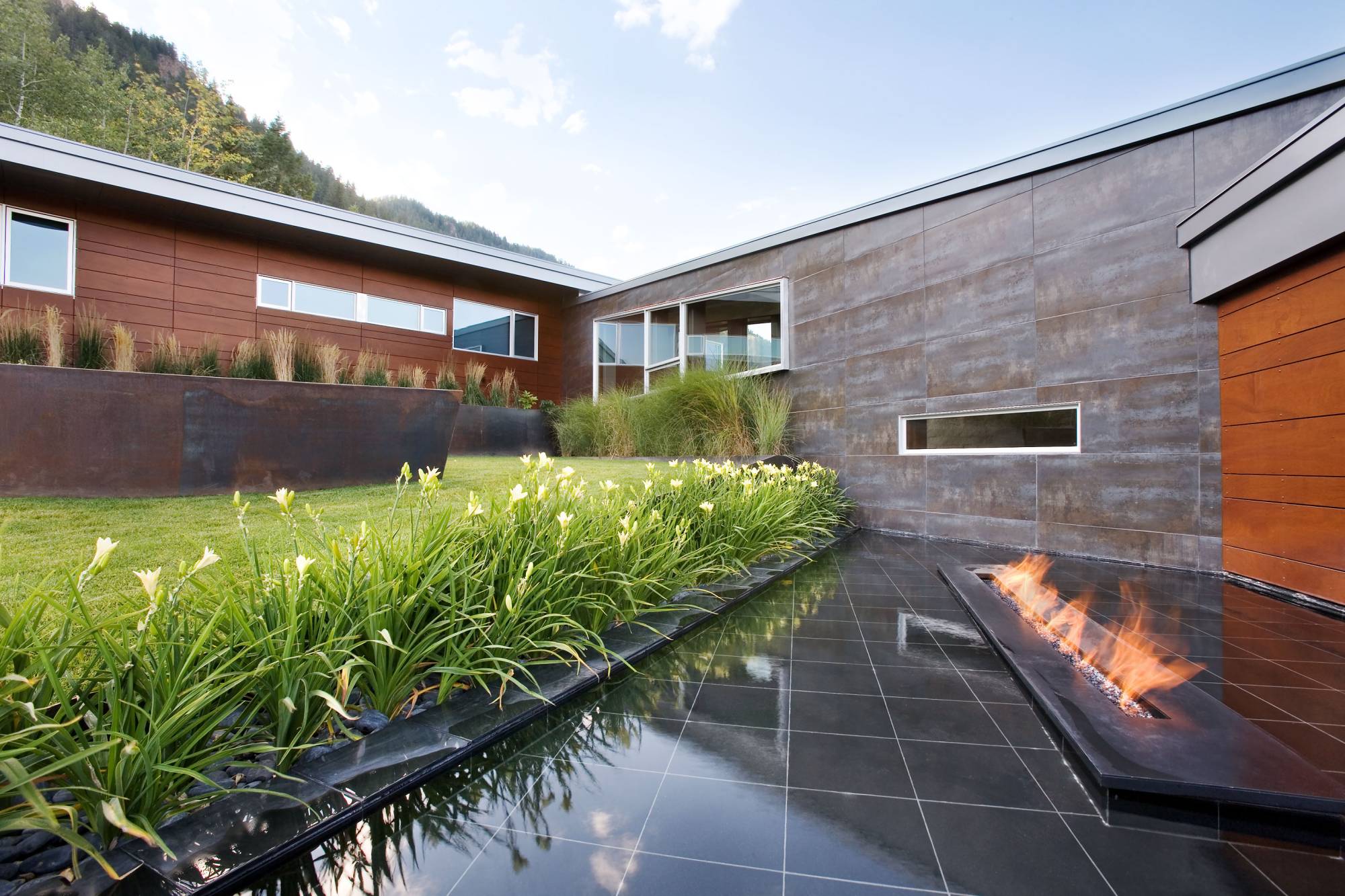 Edge House — Studio B 