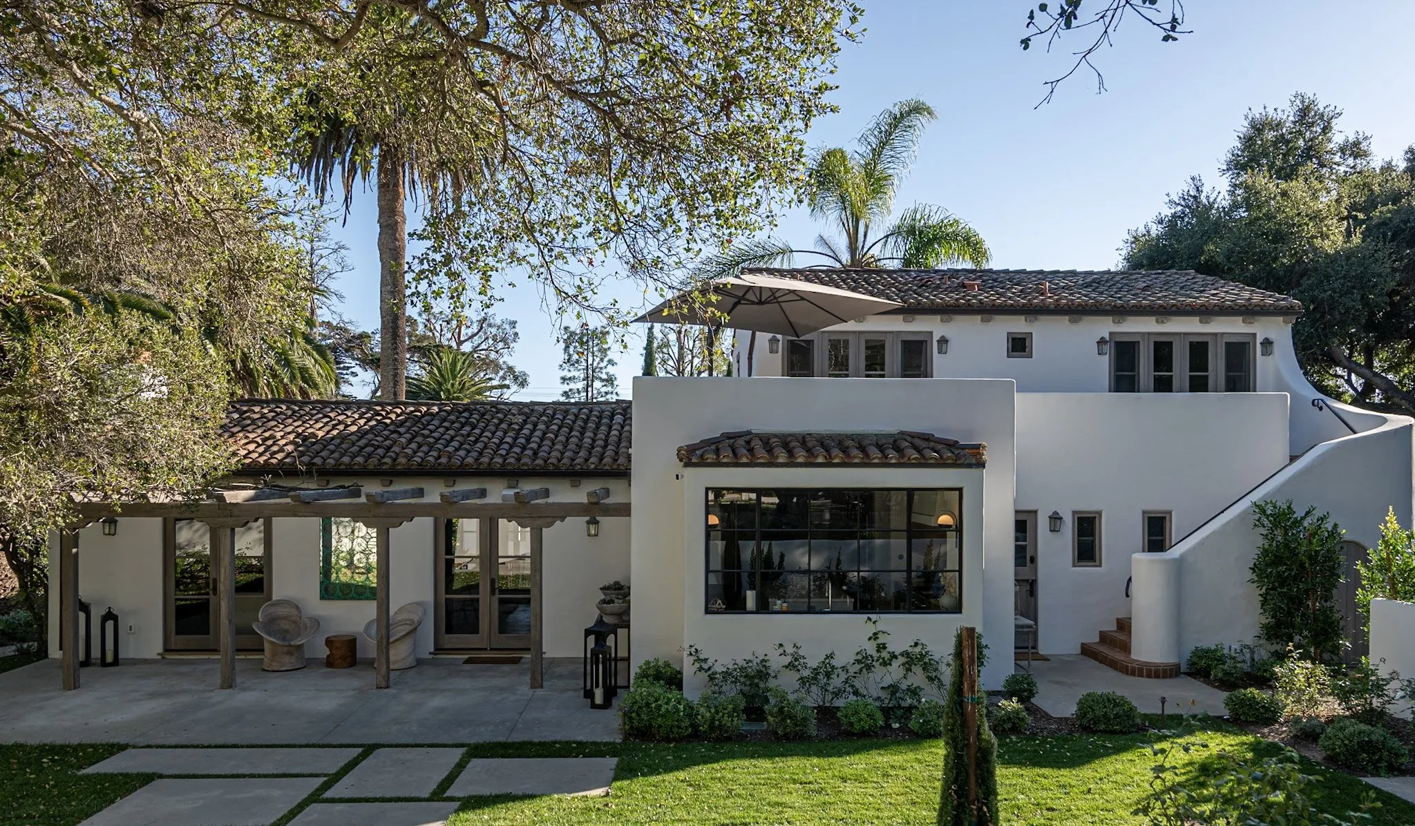 E. VALLEY HACIENDA — Becker Studios