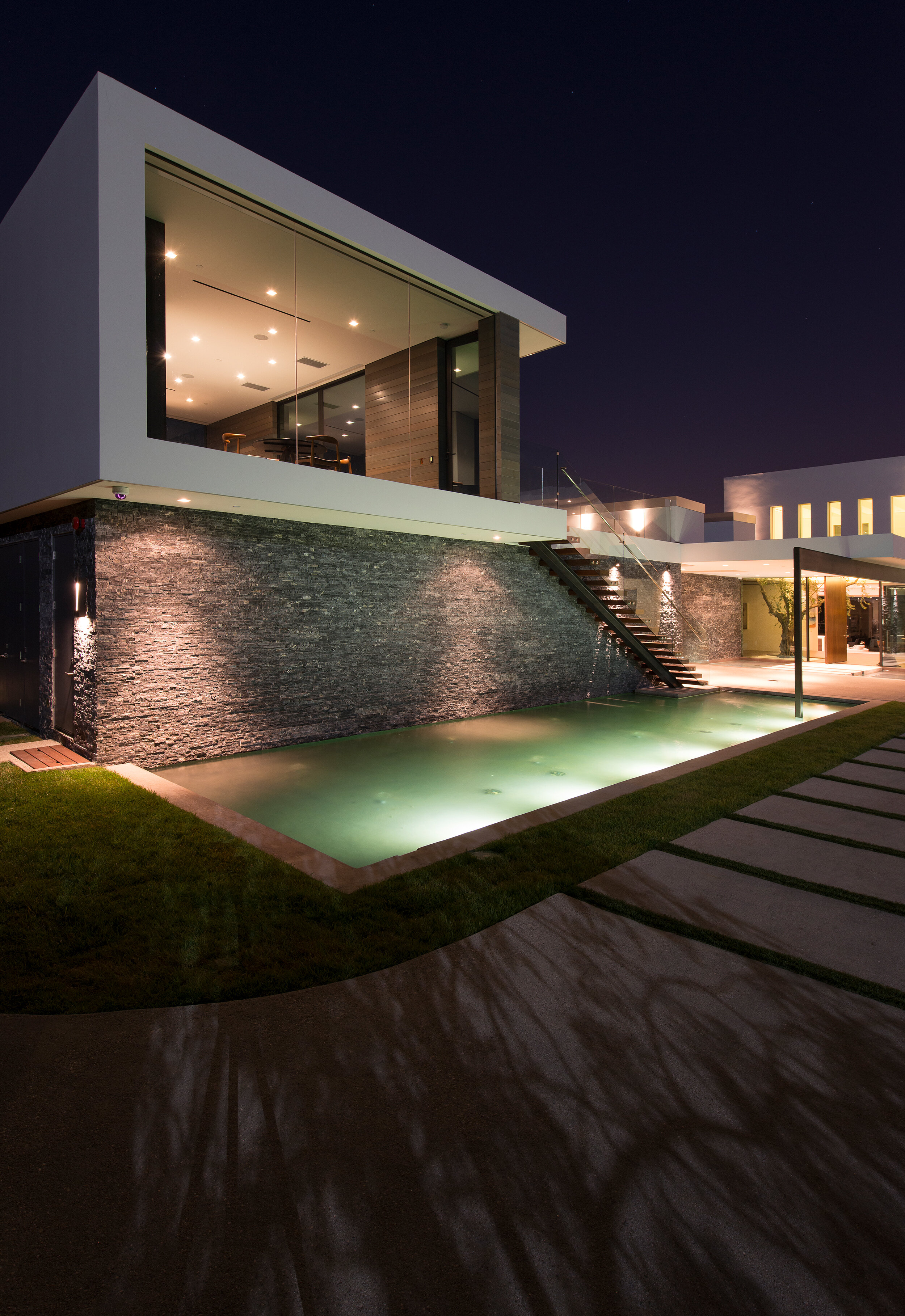 benedict canyon 2016, a west coast luxury modern home in Beverly Hills for views & outdoor living — whipple russell architects