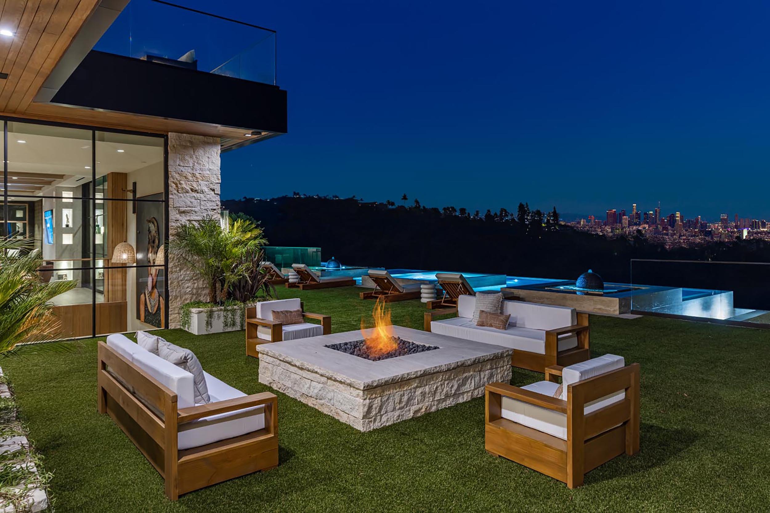 Beverly Crest Beverly Hills modern luxury terraced hillside home — whipple russell architects