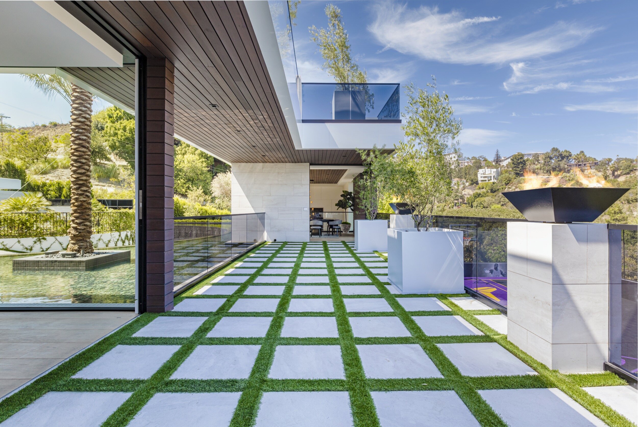 bundy drive, a modern resort style home with luxury entertainment spaces in brentwood, la — whipple russell architects