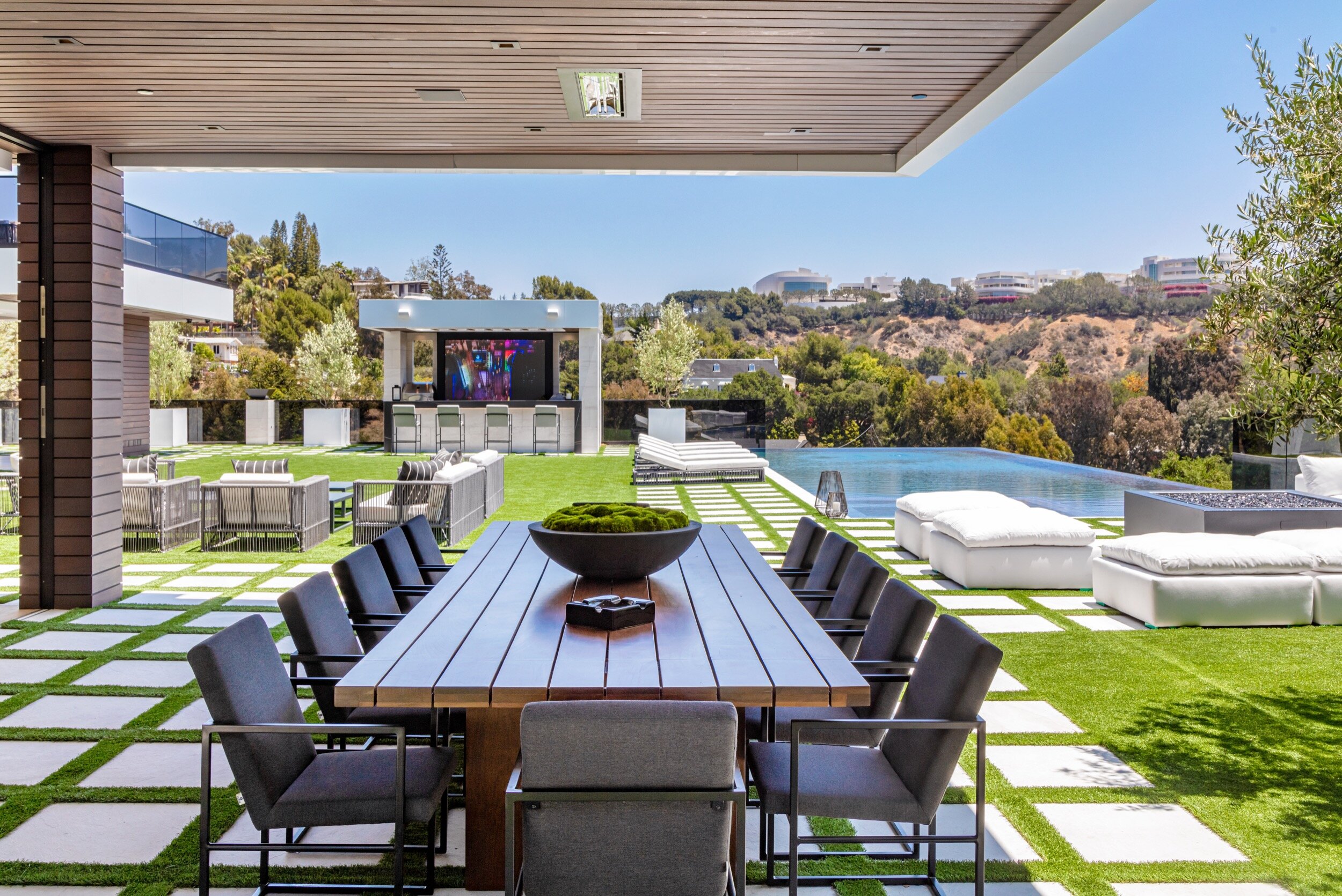 bundy drive, a modern resort style home with luxury entertainment spaces in brentwood, la — whipple russell architects