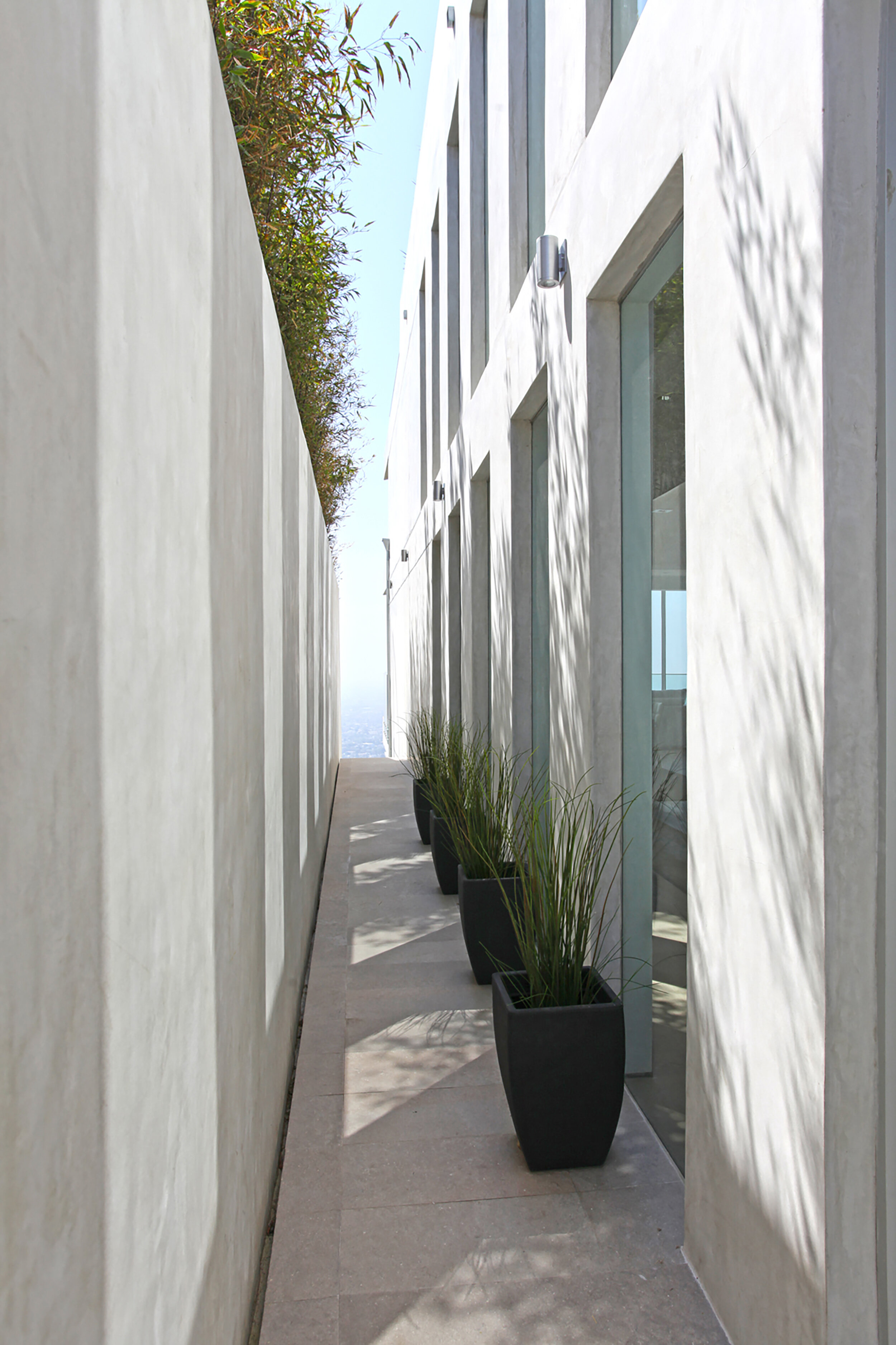 grand view drive, a modern indoor outdoor hollywood hills home with roof deck & expansive views — whipple russell architects