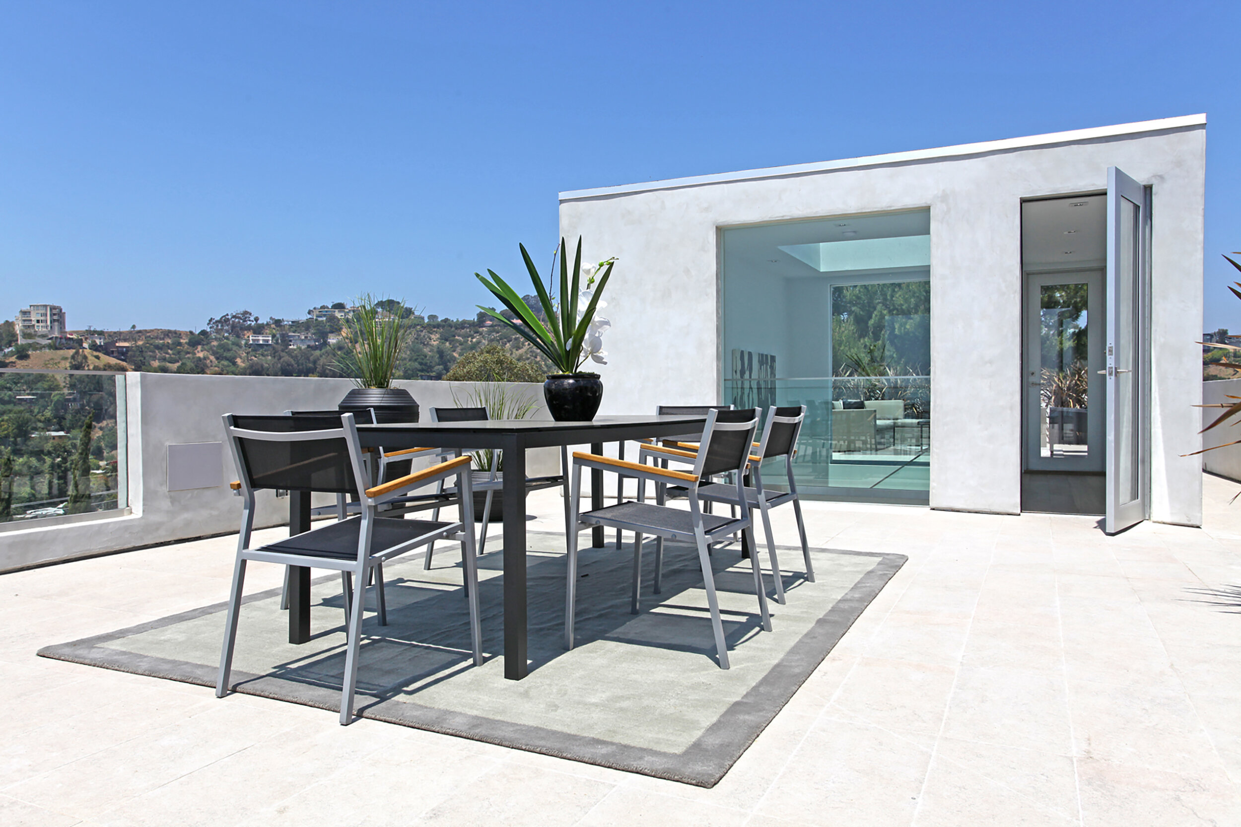 grand view drive, a modern indoor outdoor hollywood hills home with roof deck & expansive views — whipple russell architects
