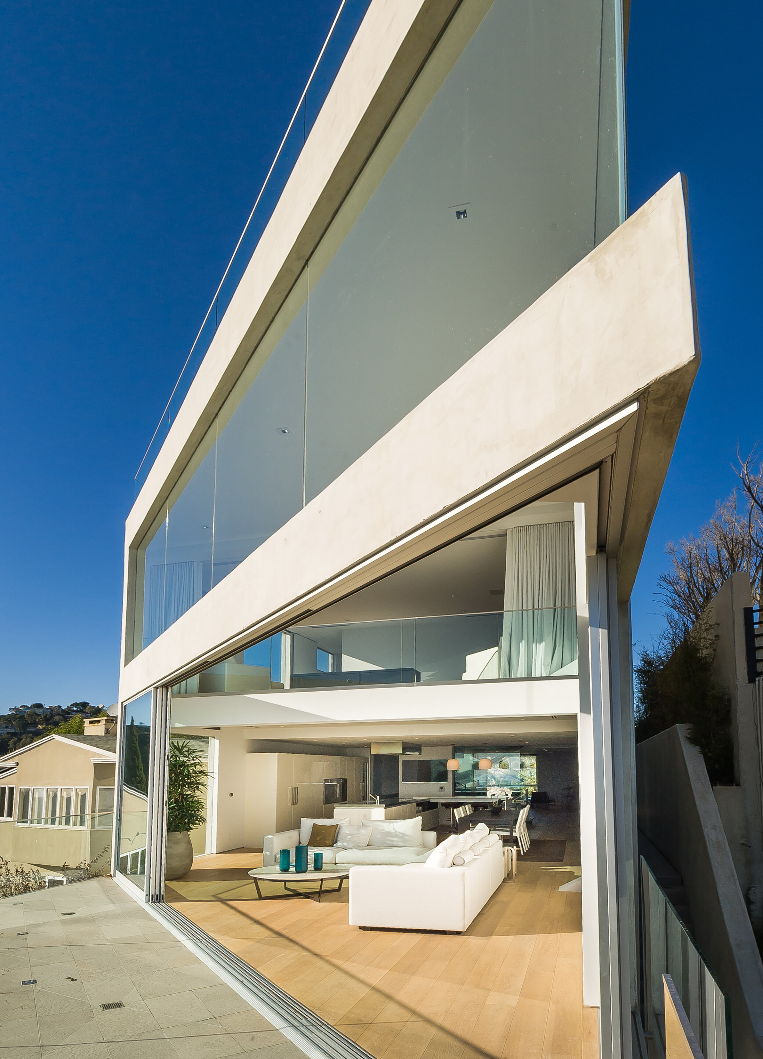 grand view drive, a modern indoor outdoor hollywood hills home with roof deck & expansive views — whipple russell architects