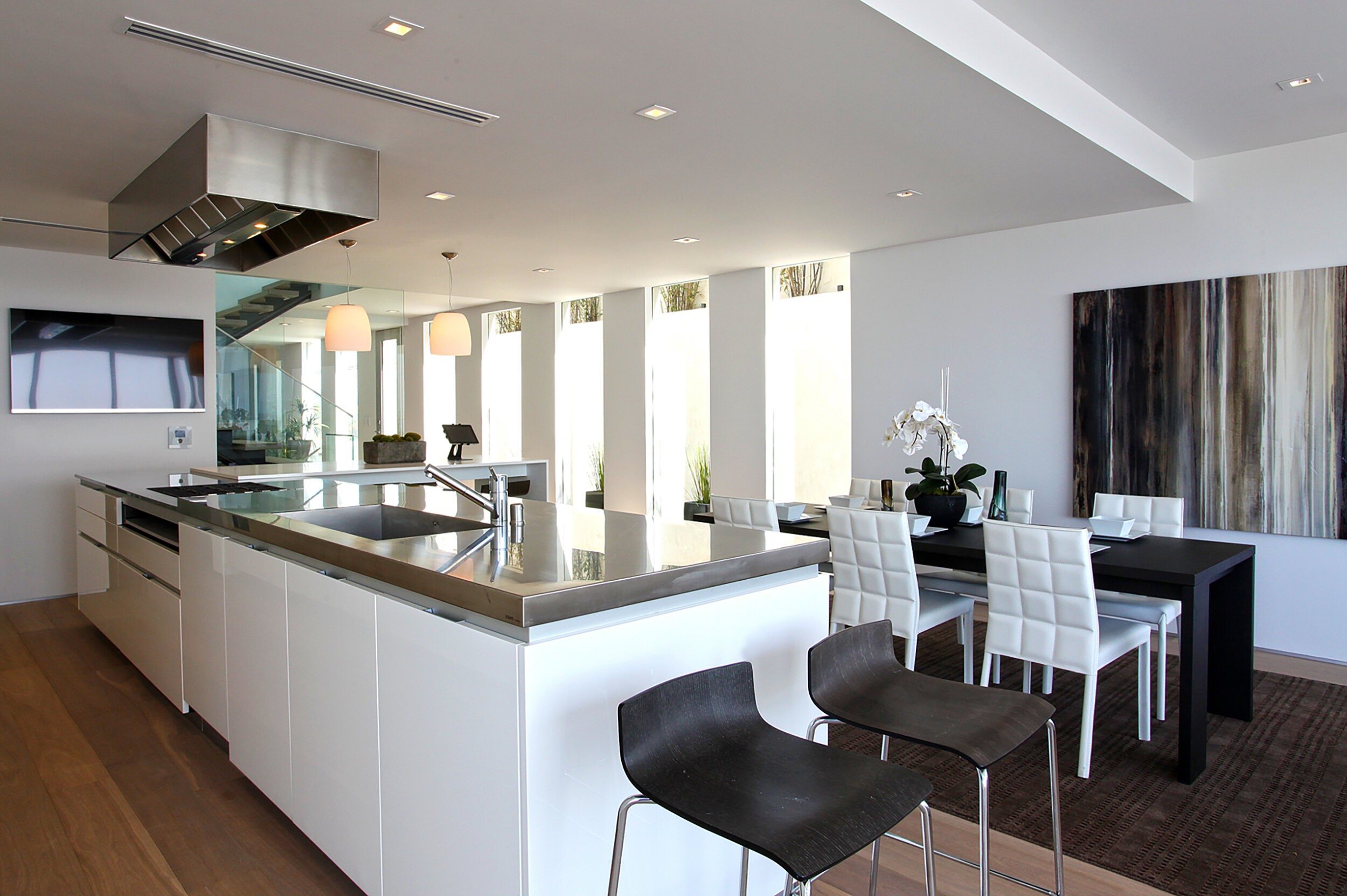 grand view drive, a modern indoor outdoor hollywood hills home with roof deck & expansive views — whipple russell architects