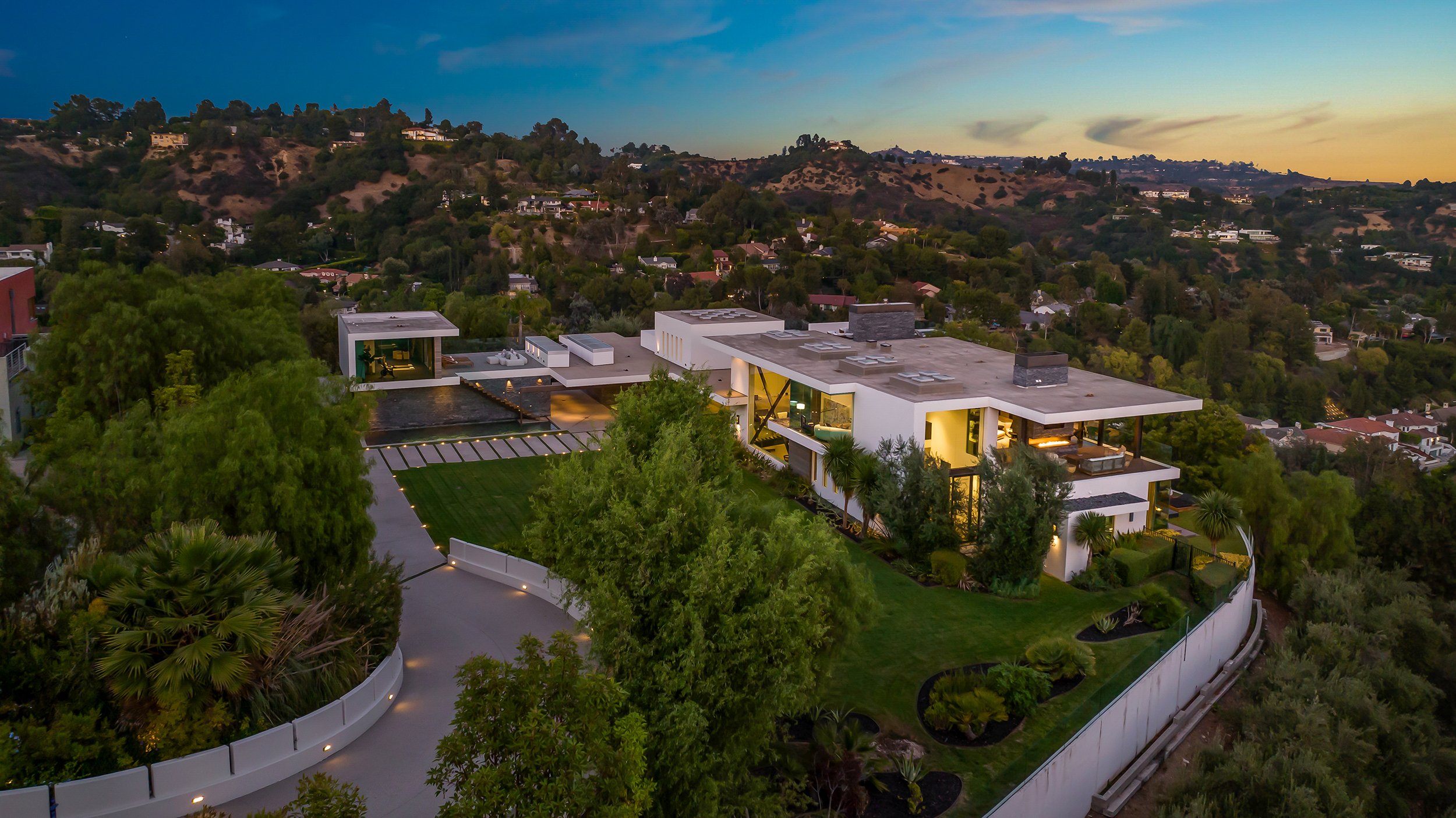 benedict canyon 2023, a modern indoor outdoor luxury resort style home in beverly hills — whipple russell architects