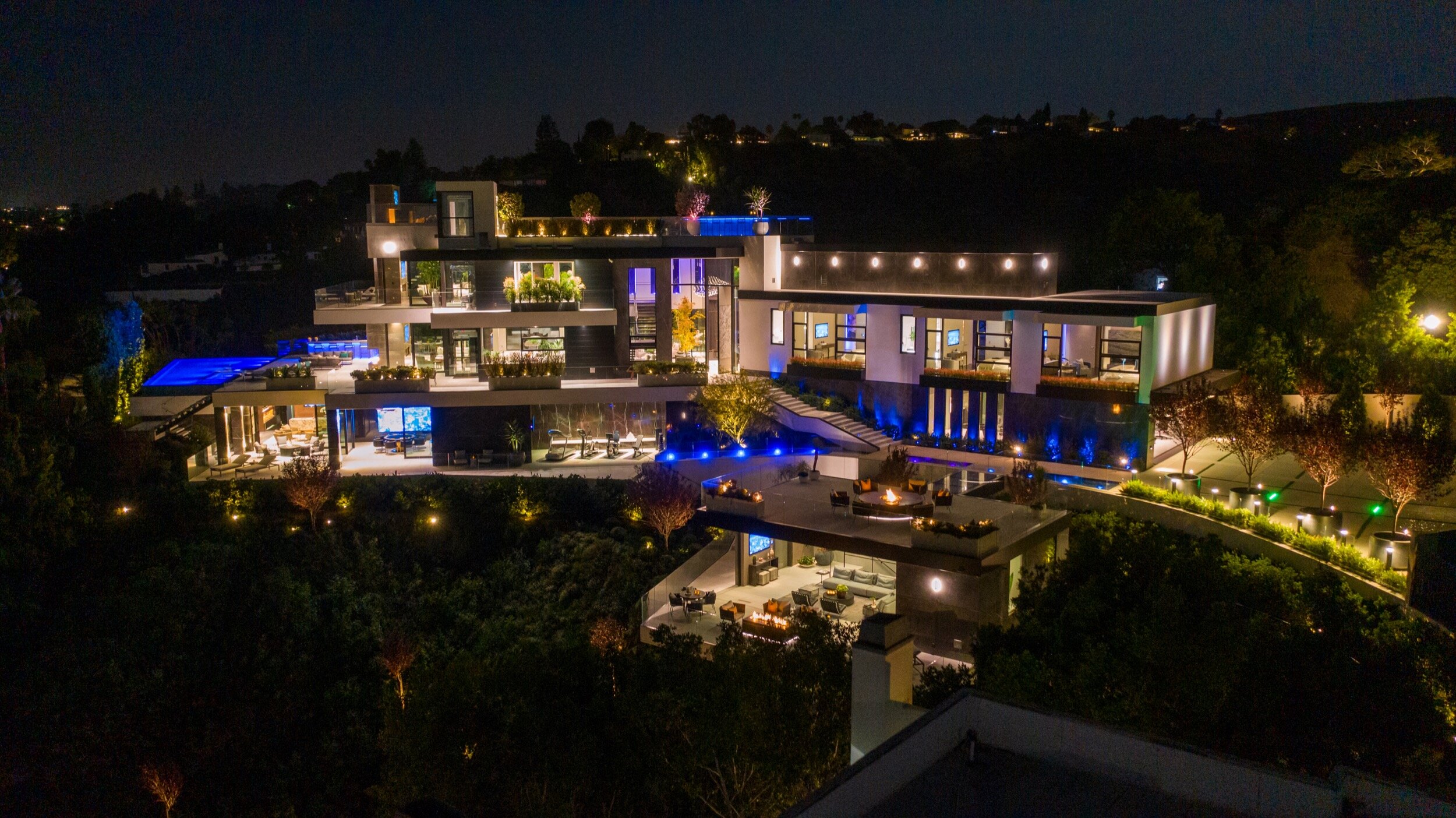 summitridge drive, a luxury hilltop estate in beverly hills with rooftop spa & guest house — whipple russell architects