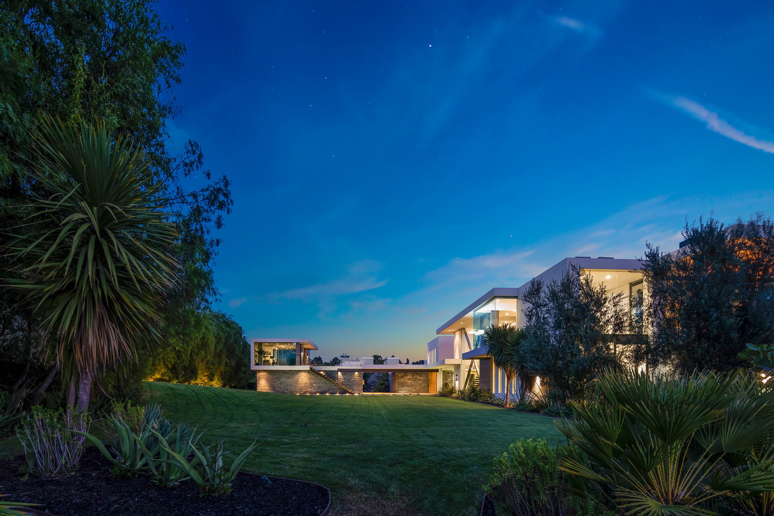 summitridge drive, a luxury hilltop estate in beverly hills with rooftop spa & guest house — whipple russell architects