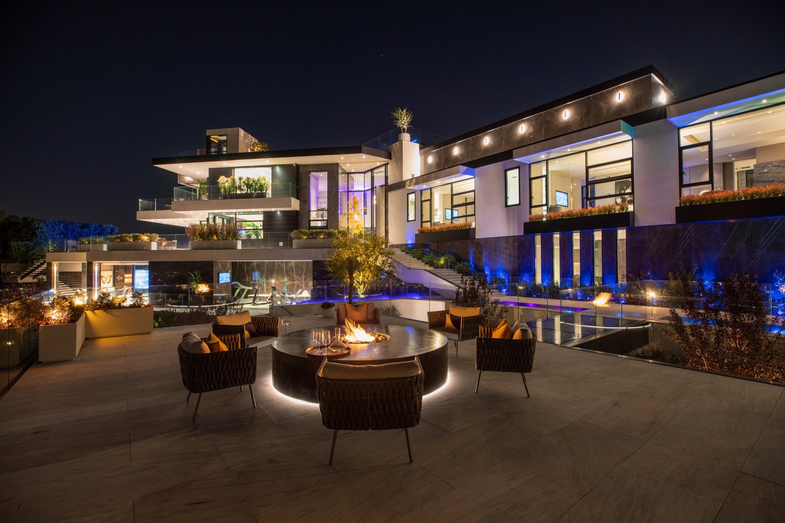 summitridge drive, a luxury hilltop estate in beverly hills with rooftop spa & guest house — whipple russell architects