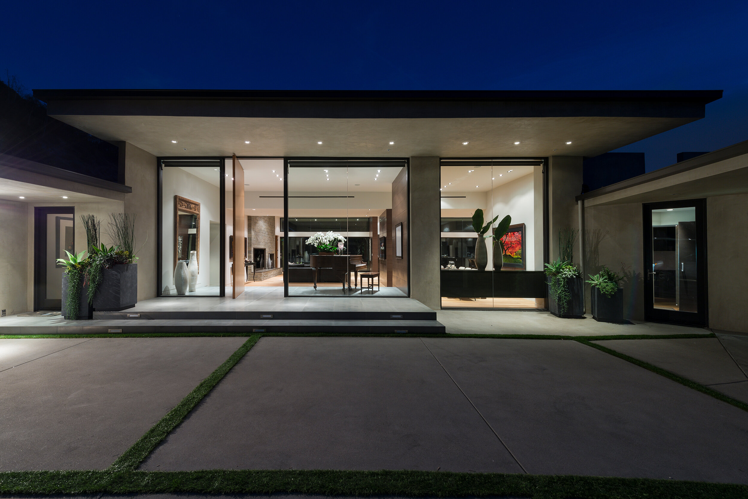 wallace ridge, a modern beverly hills home with rooftop lounge, central pool & music studio — whipple russell architects