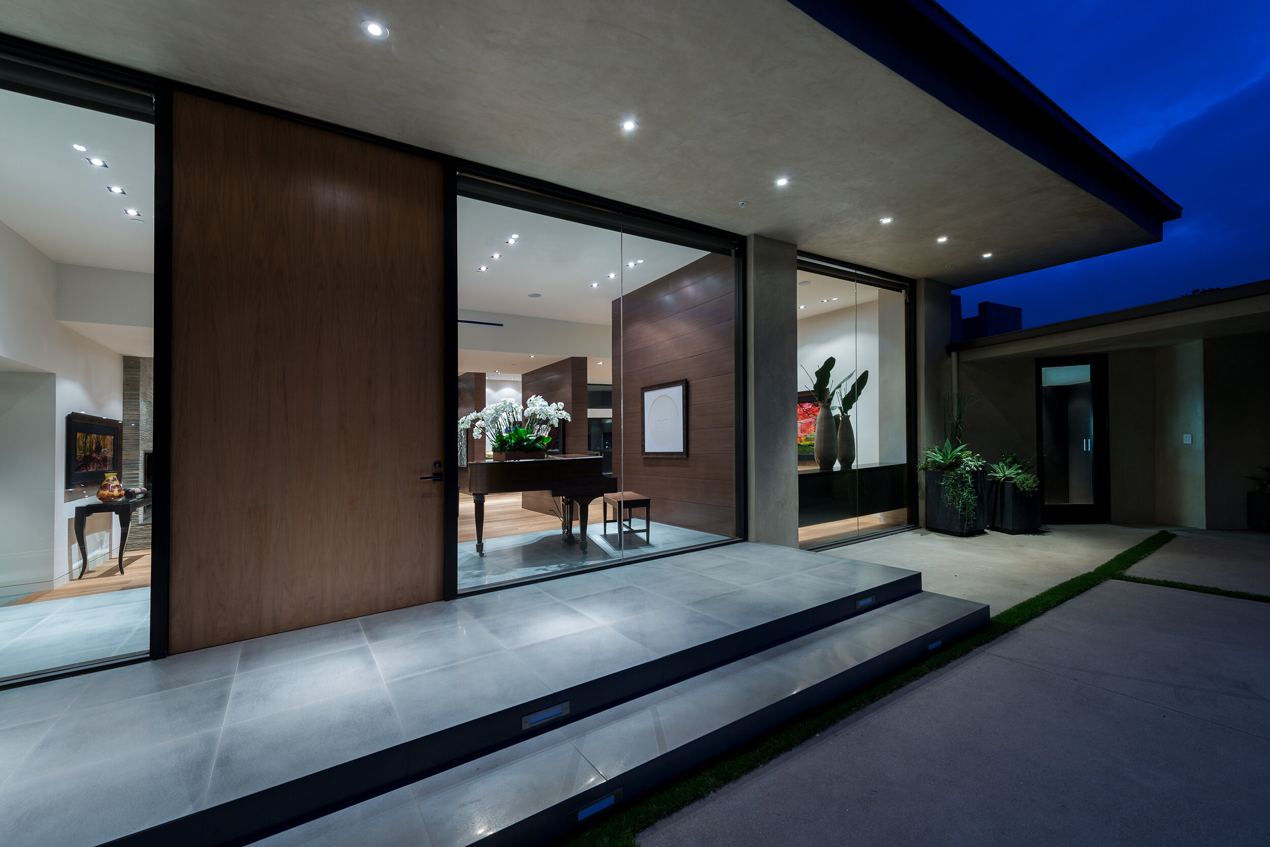 wallace ridge, a modern beverly hills home with rooftop lounge, central pool & music studio — whipple russell architects